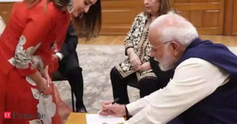 Bollywoods Kapoor family meets PM Modi; Kareena gets。